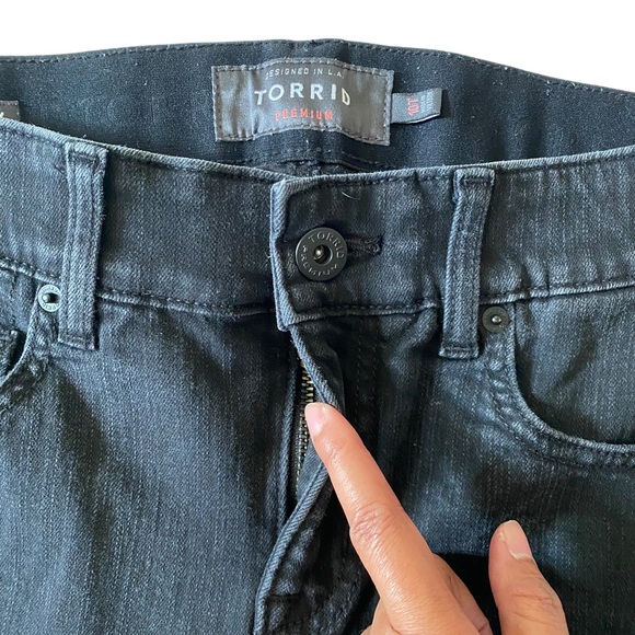 Torrid Premium Distressed Bombshell Skinny Black Jeans Women’s Size 10T - Picture 6 of 15